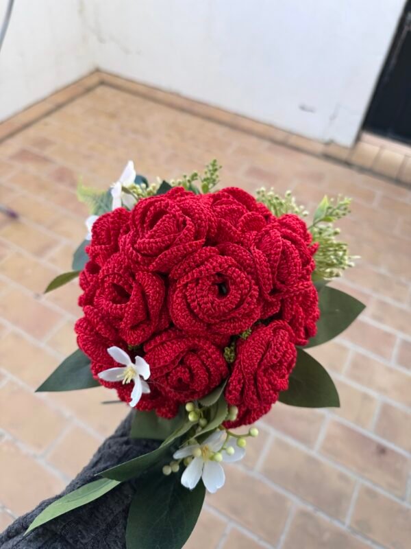 🌹❤️ ¡Un ramo de novia único, hecho con amor y a crochet! ❤️🌹