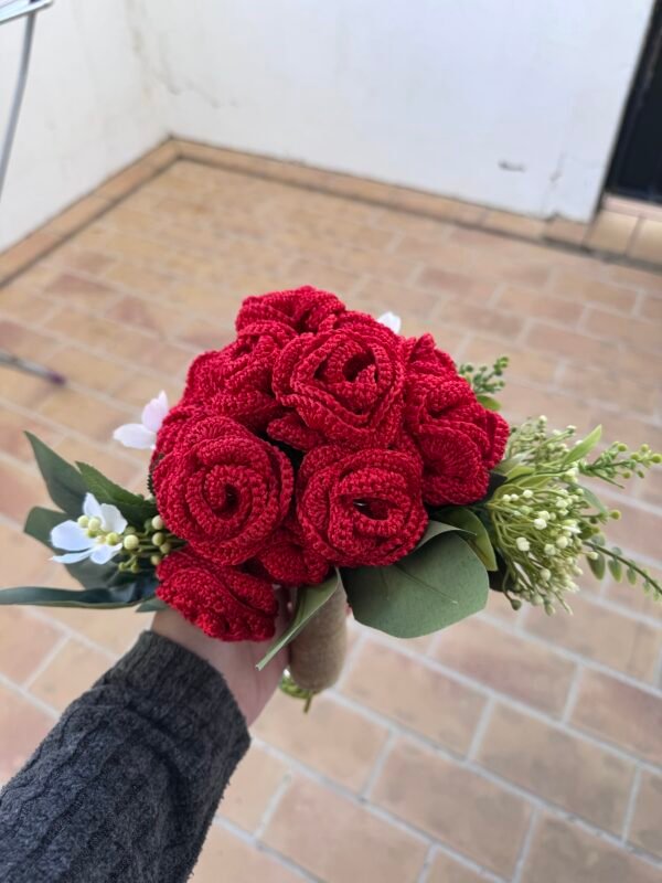 🌹❤️ ¡Un ramo de novia único, hecho con amor y a crochet! ❤️🌹